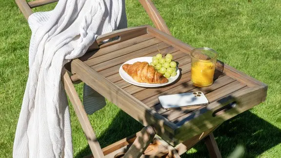 Wózek drewniany udekorowany Drewnochron Lakierobejca 2W1 w odcieniu patyna.