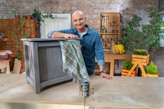  Dominik Strzelec – sposób na stylowy stołek ze schowkiem