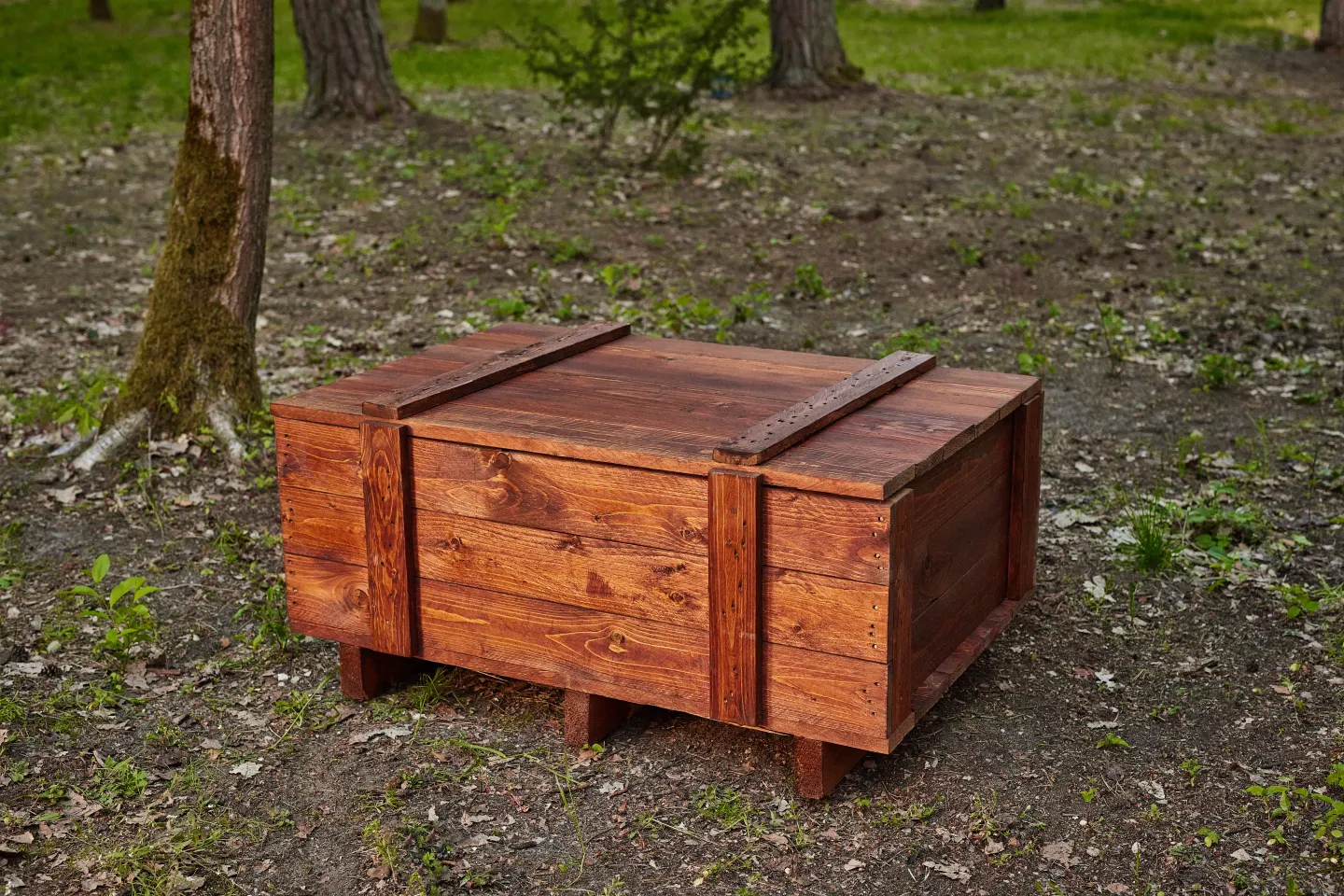 Konserwacja skrzyni ogrodowej z Drewnochron Olej do Drewna w odcieniu tik