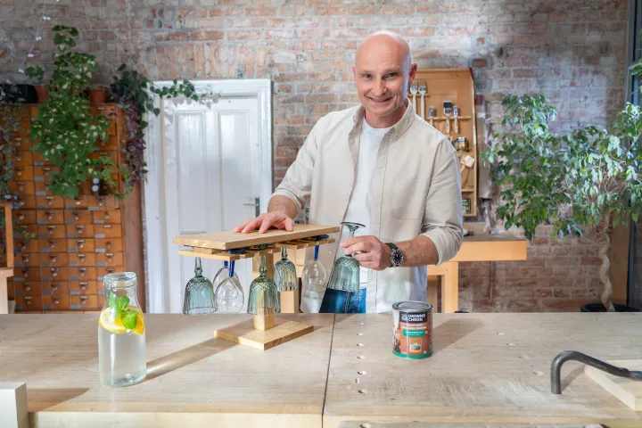 Dominik Strzelec inspiruje: sposób na gustowny stojak na kieliszki | 