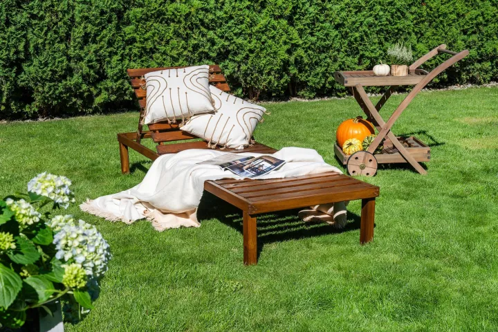 Leżak pomalowany Drewnochon Lakierobejca 2w1 w odcieniu orzech ciemny