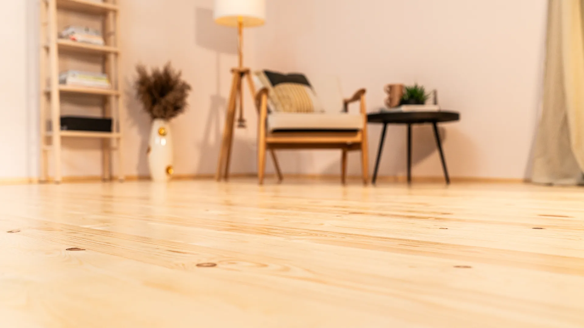 Drewnochron Lakier Parkiet Express utworzył dekoracyjną powłokę odporną na ścieranie