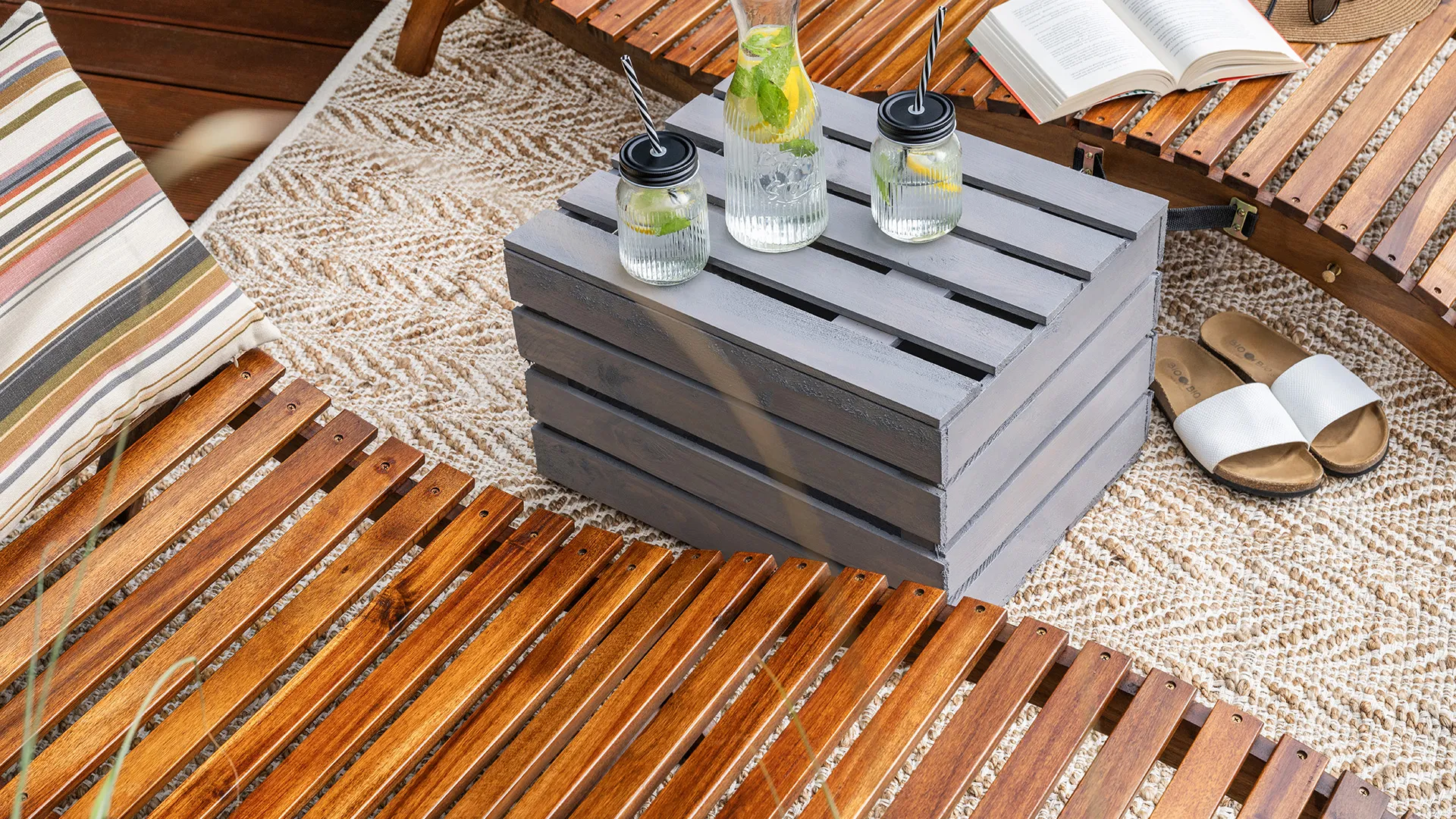 Drewniany stolik został odnowiony przy użyciu Drewnochron Impregnat Eco&Protection w kolorze Popiel