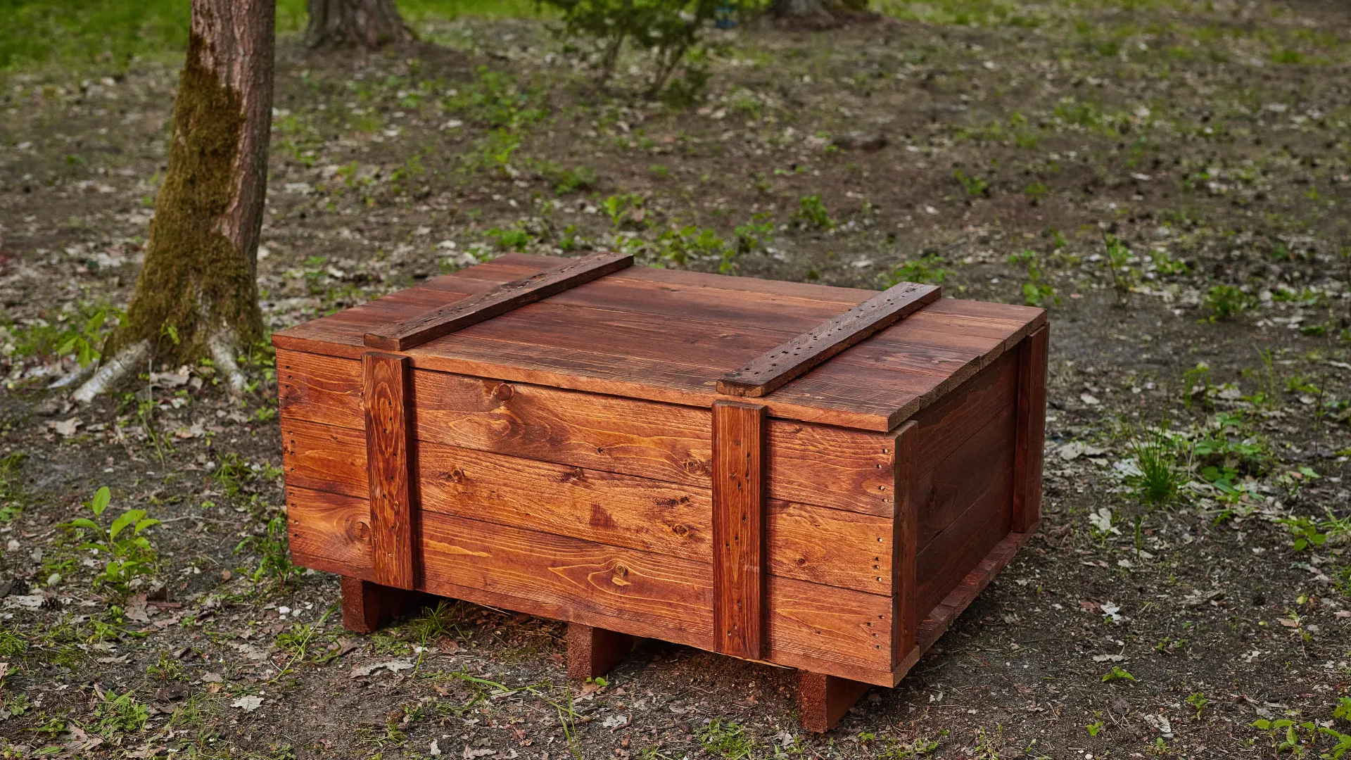 Konserwacja skrzyni ogrodowej z Drewnochron Olej do Drewna w odcieniu tik