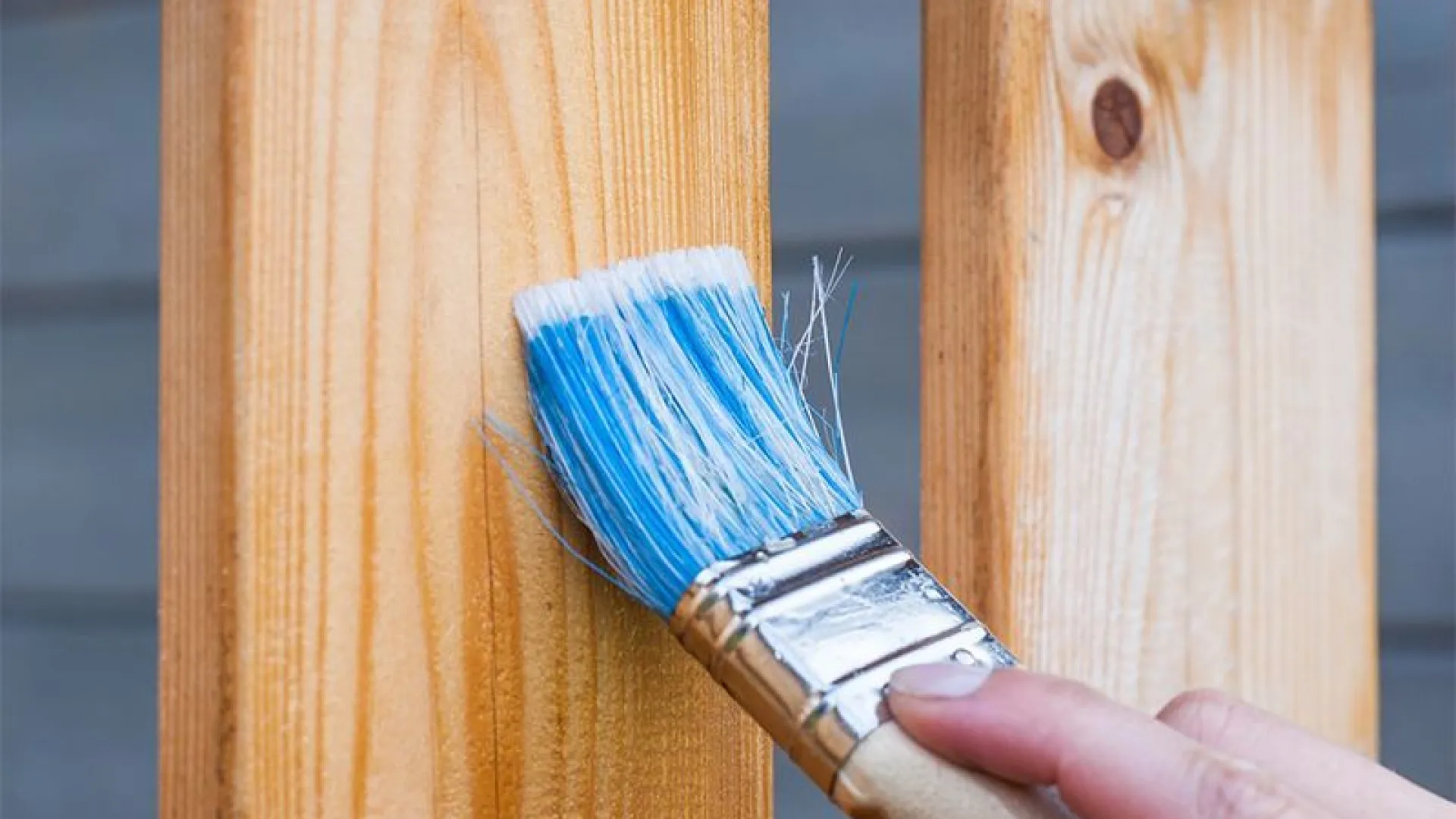 Zaimpregnowanie powierzchni drewnianej Drewnochron Impregnat Gruntujący.