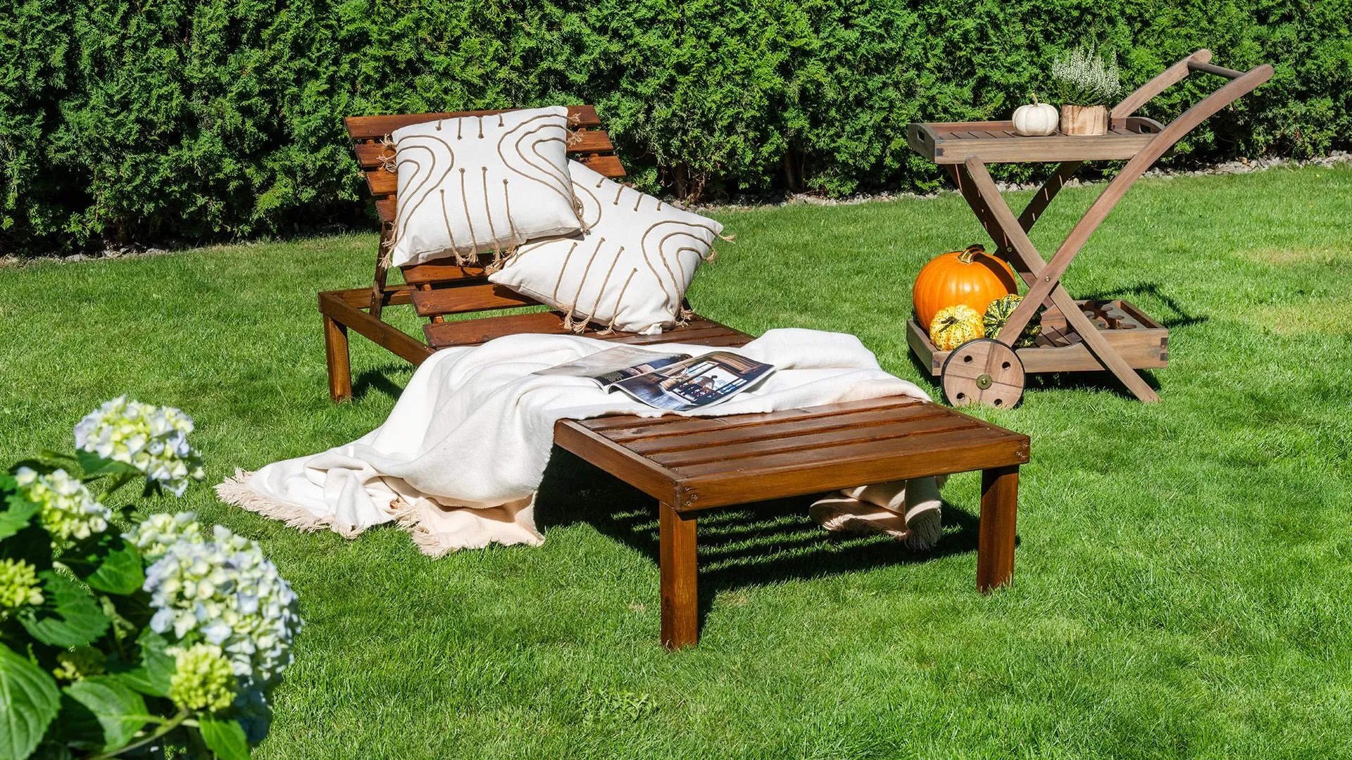 Leżak pomalowany Drewnochon Lakierobejca 2w1 w odcieniu orzech ciemny